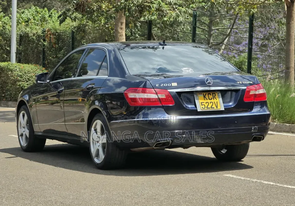 Mercedes-Benz E200 2012 Blue