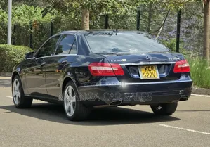 Mercedes-Benz E200 2012 Blue