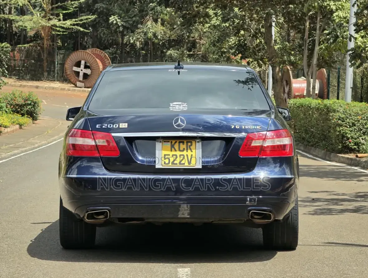 Mercedes-Benz E200 2012 Blue
