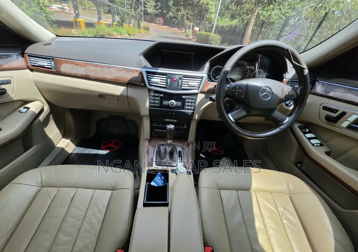 Mercedes-Benz E200 2012 Blue