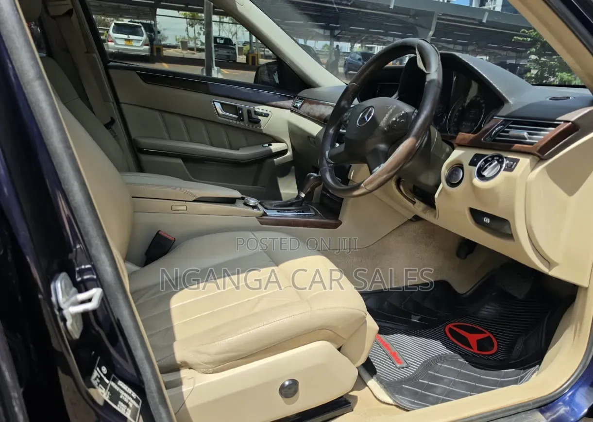 Mercedes-Benz E200 2012 Blue