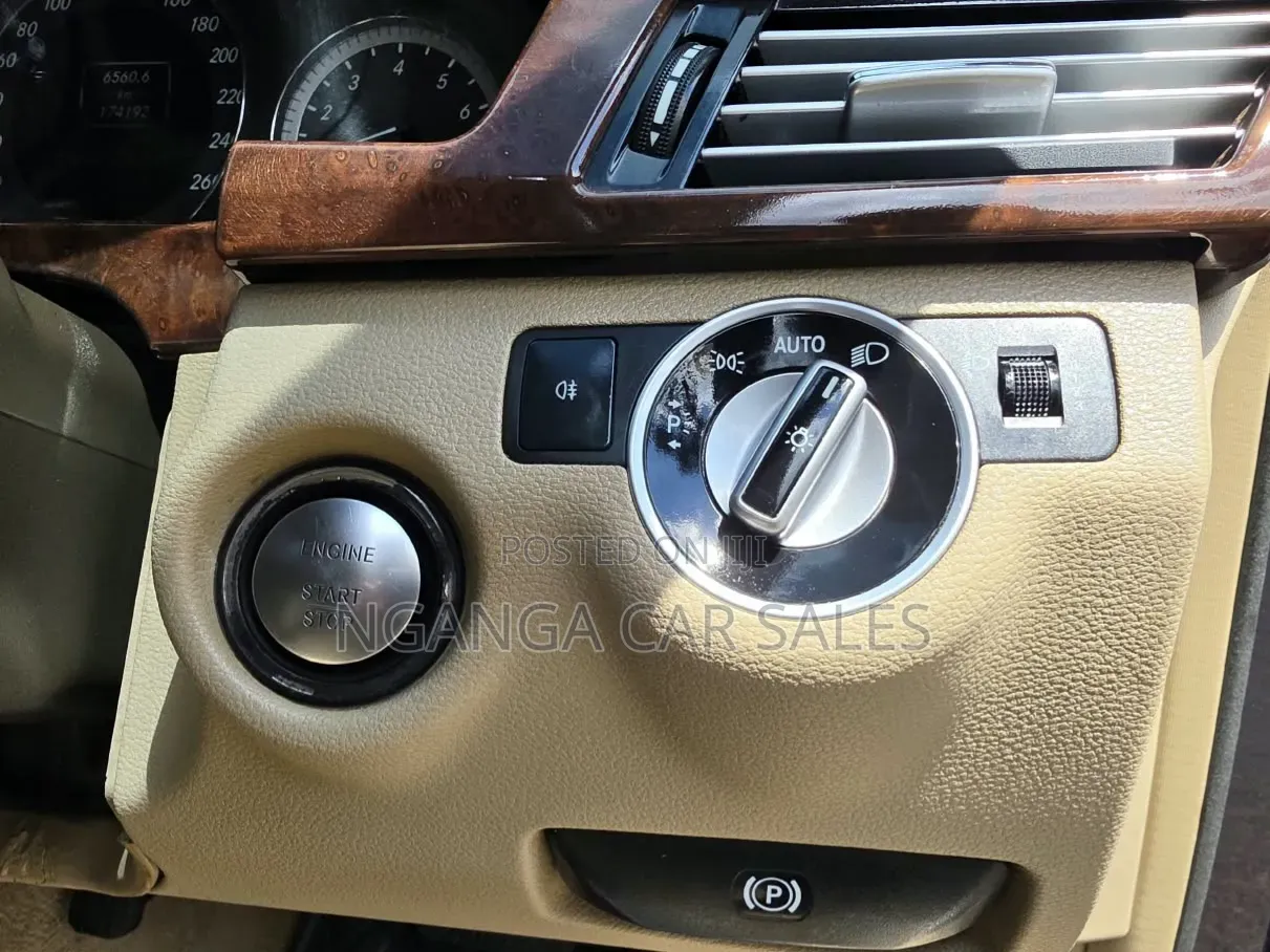 Mercedes-Benz E200 2012 Blue