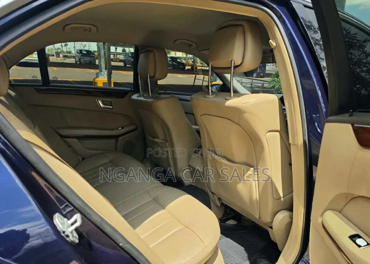 Mercedes-Benz E200 2012 Blue