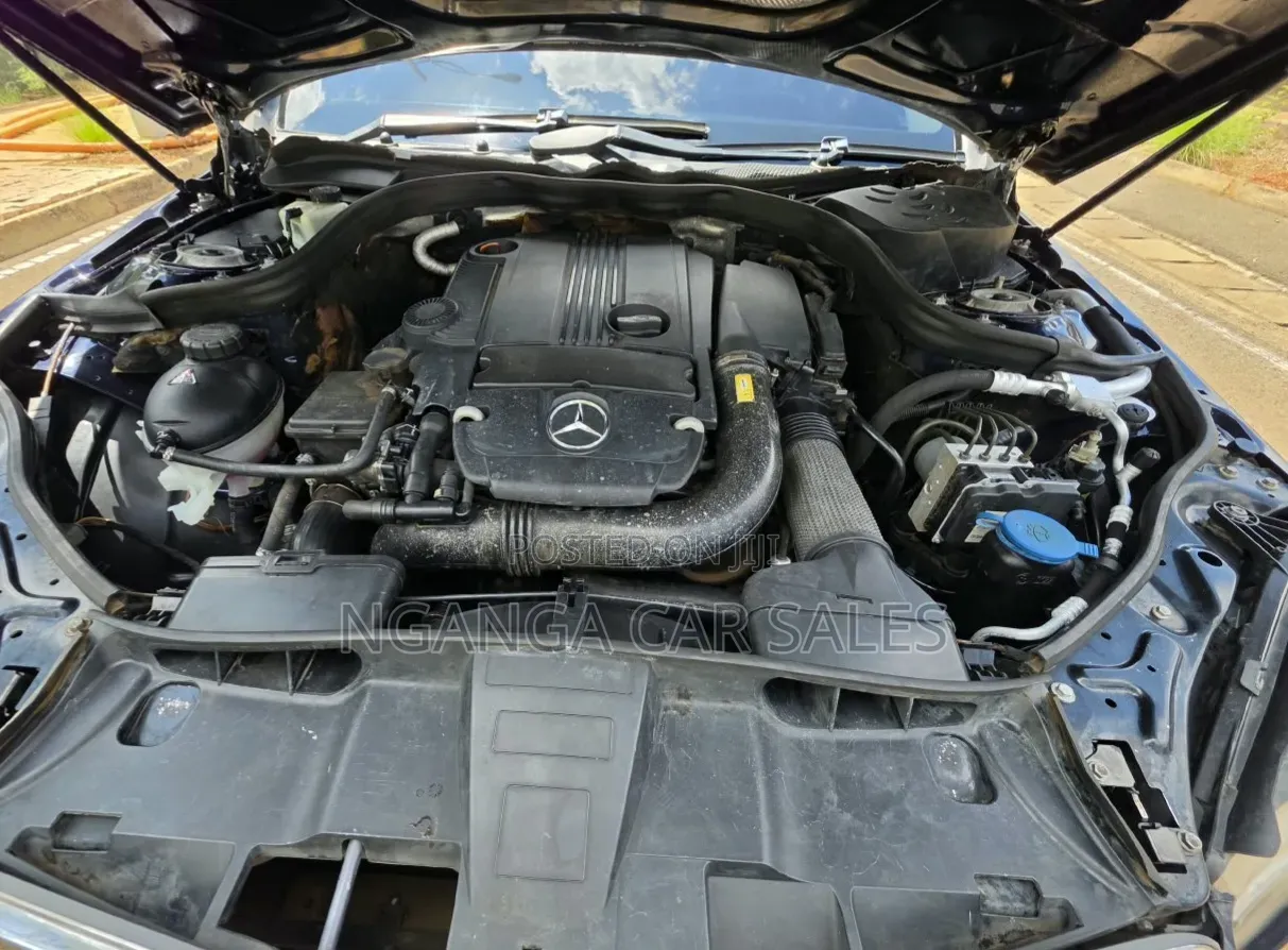 Mercedes-Benz E200 2012 Blue