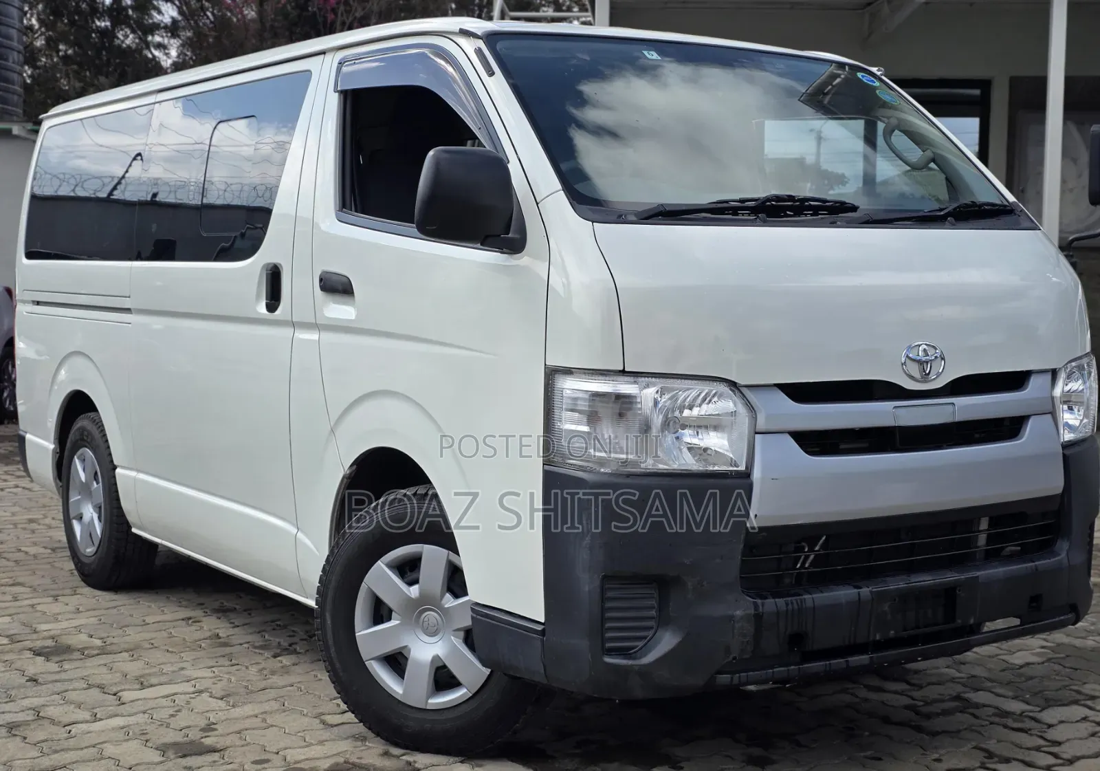 Toyota HiAce 2019 White