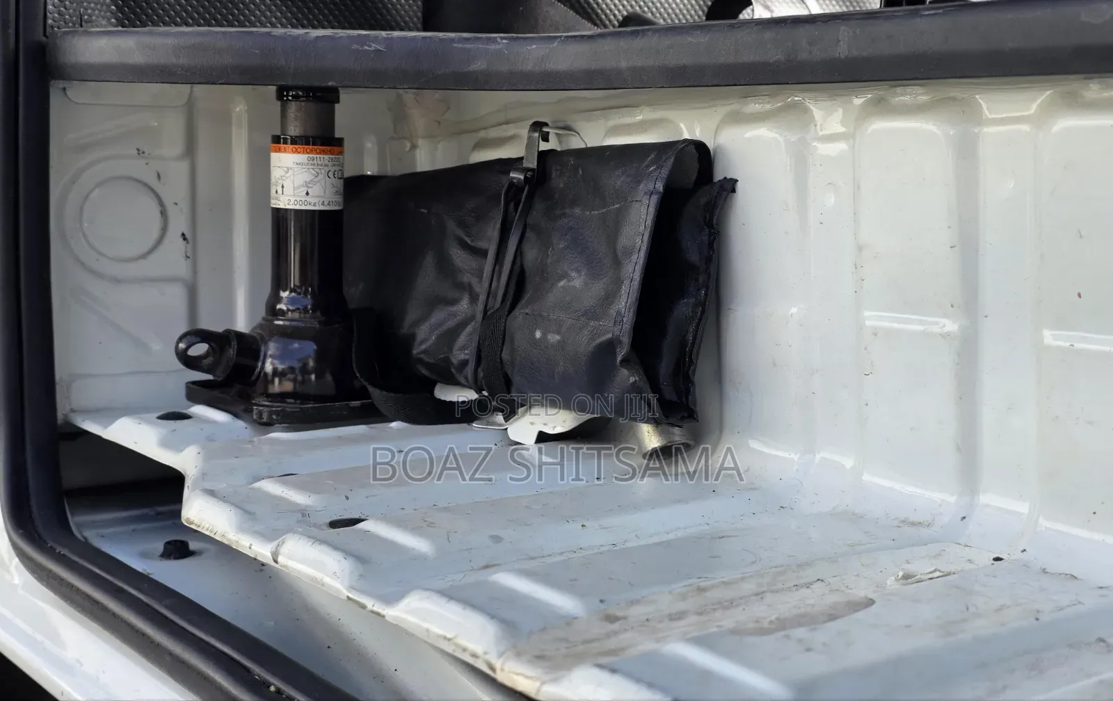 Toyota HiAce 2019 White