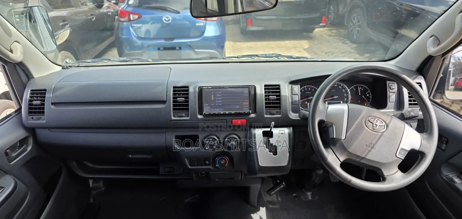 Toyota HiAce 2019 White