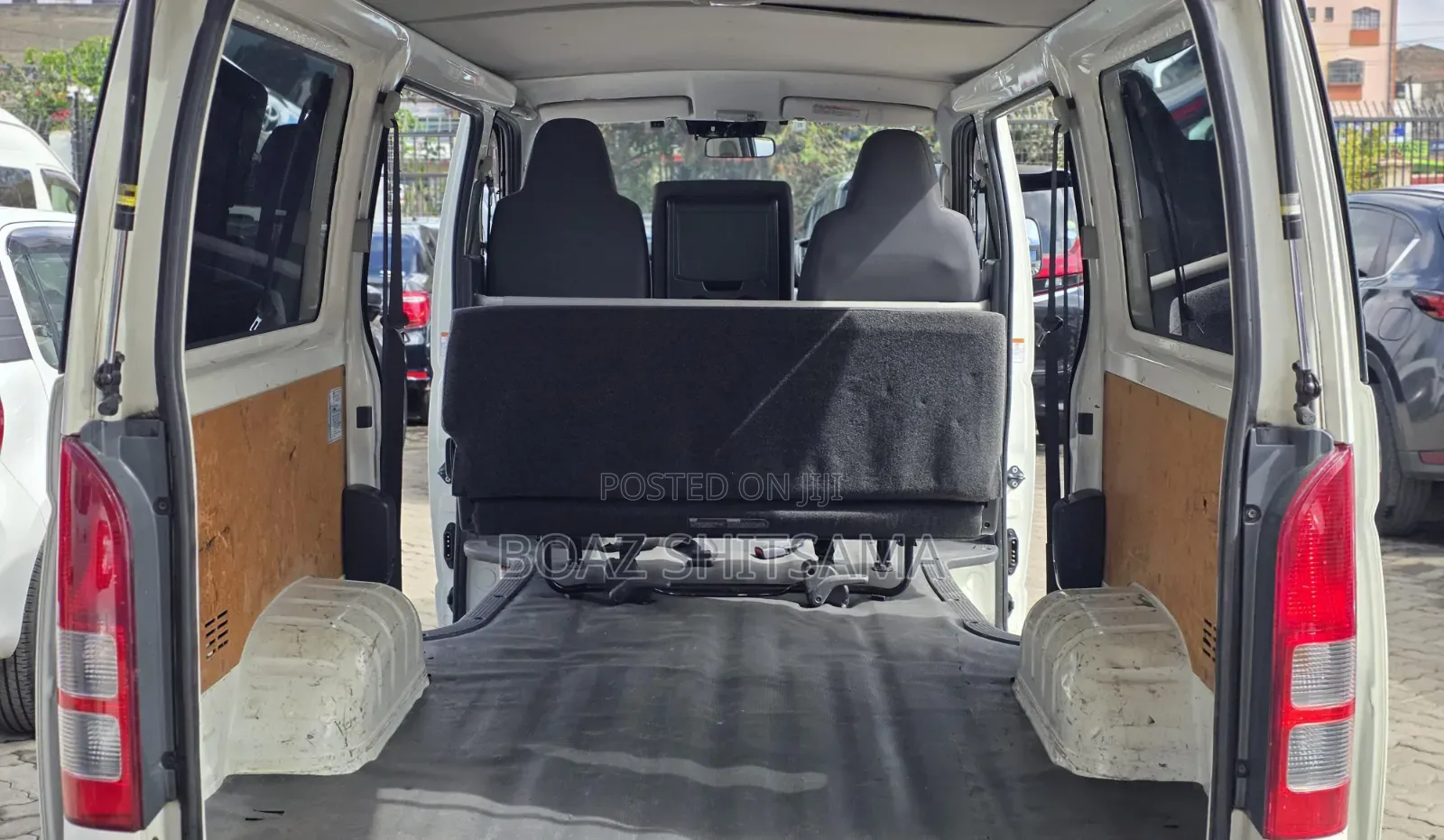 Toyota HiAce 2019 White