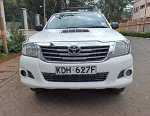 Toyota Hilux 2015 White