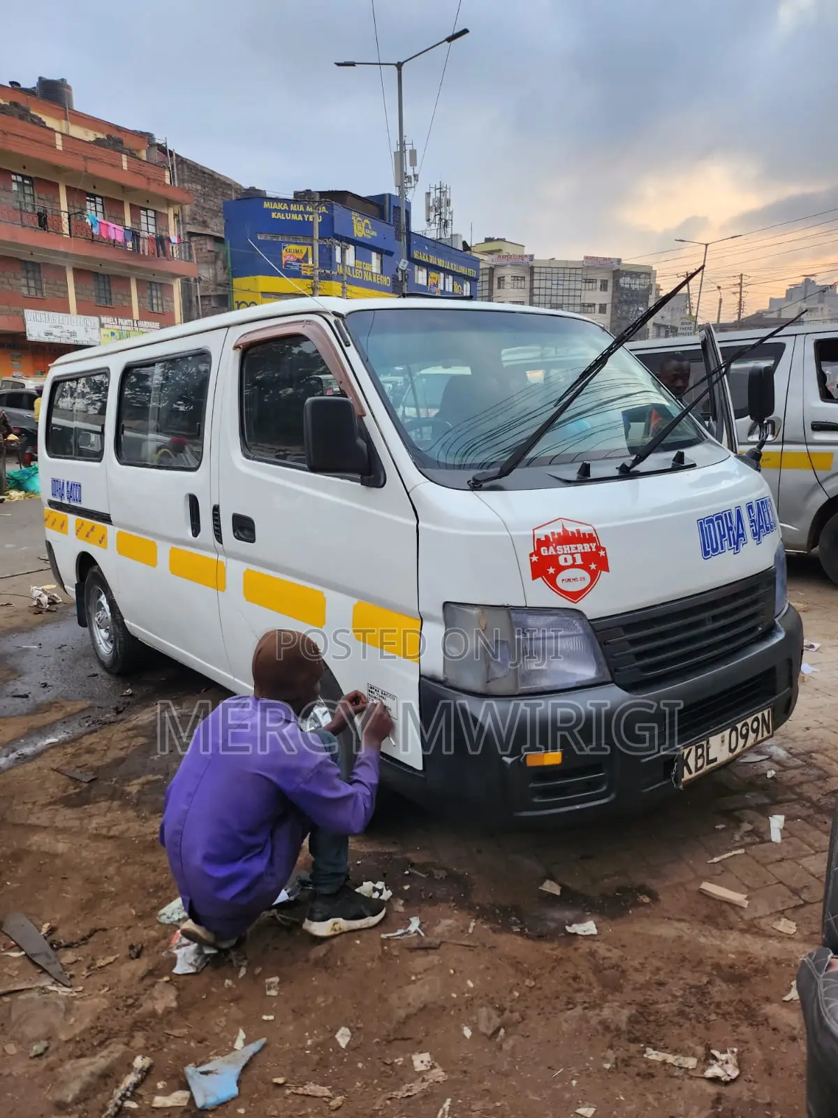 Toyota HiAce 2000 White