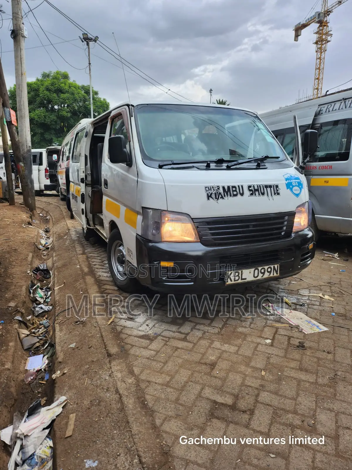 Toyota HiAce 2000 White