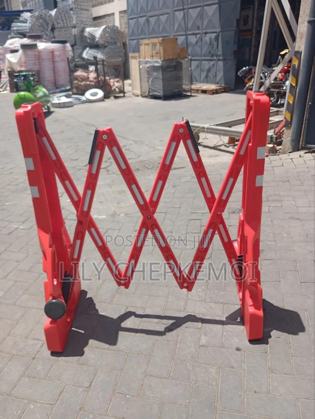 Safety Barricade - thumbnail 3