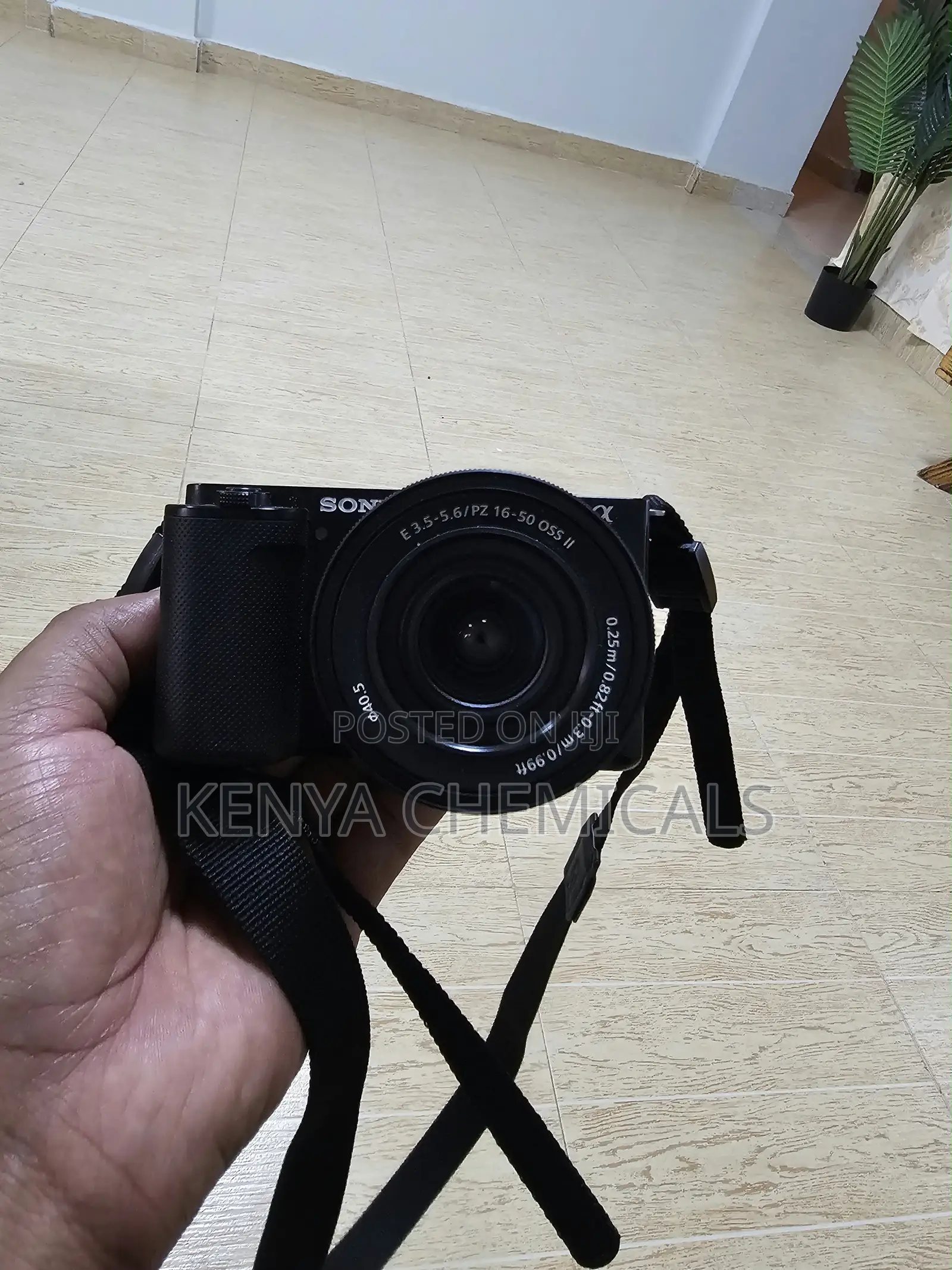 Sony ZV -E10 Camera With 16-50mm Lens + 128GB Disk