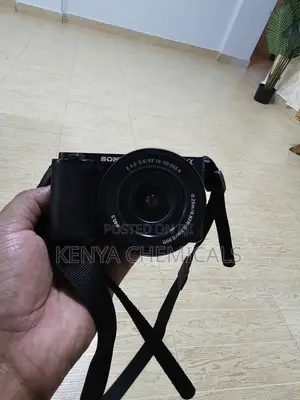 Sony ZV -E10 Camera With 16-50mm Lens + 128GB Disk