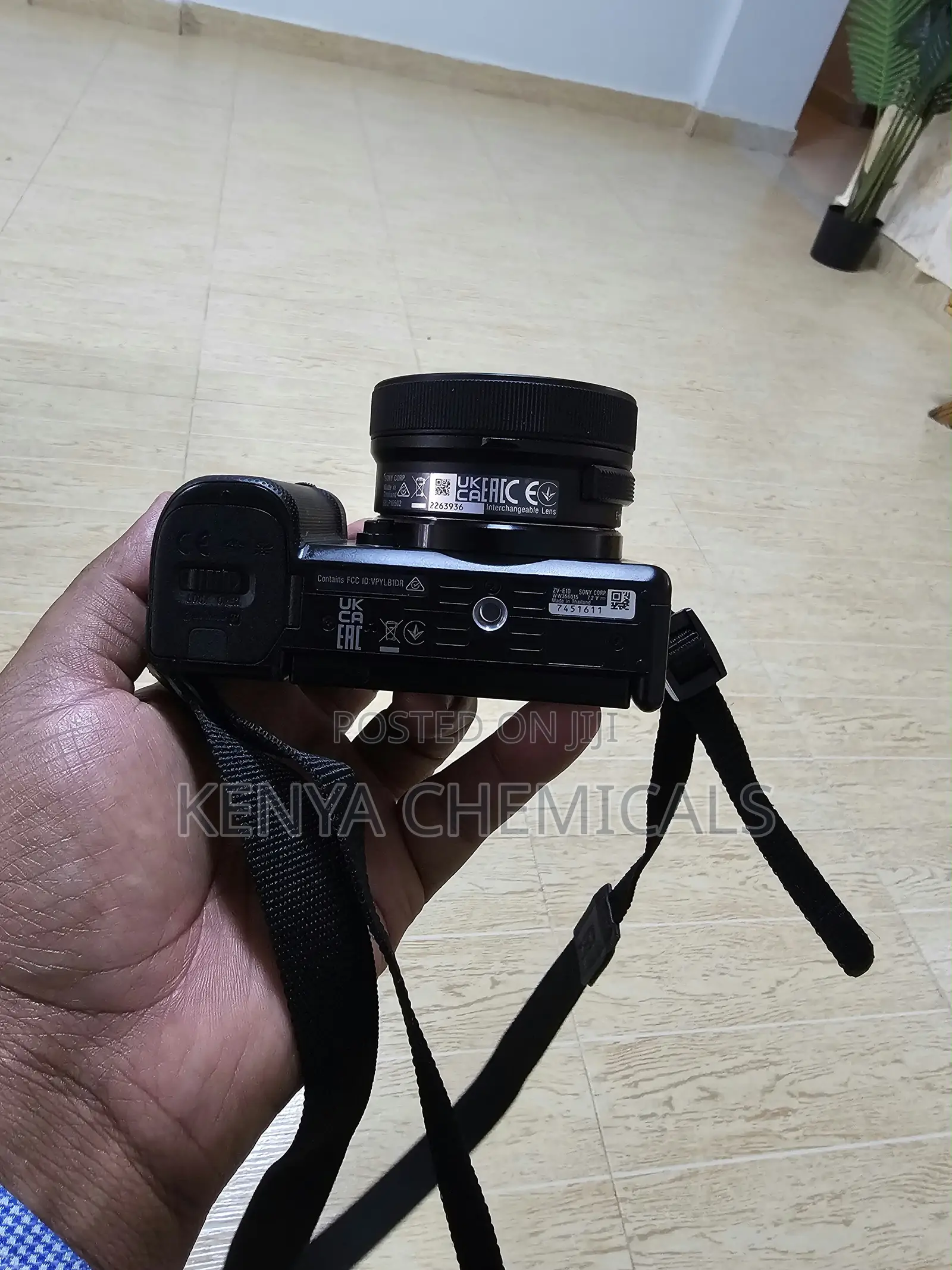 Sony ZV -E10 Camera With 16-50mm Lens + 128GB Disk