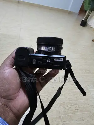 Sony ZV -E10 Camera With 16-50mm Lens + 128GB Disk