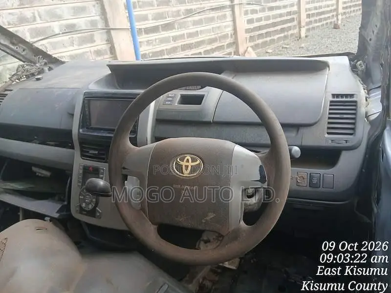 Toyota Noah 2008 Silver