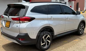 Toyota Rush 2018 Silver
