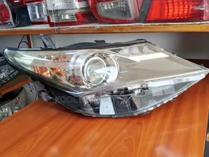 Toyota Auris 2012 Xenon Headlights