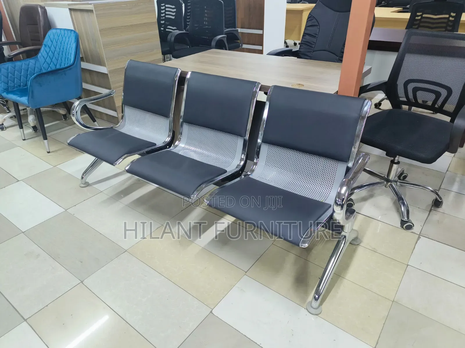 Standard Padded 3-Link Waiting Bench – Black & Silver