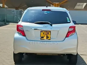 Toyota Vitz 1.3 FWD 3dr 2015 Silver