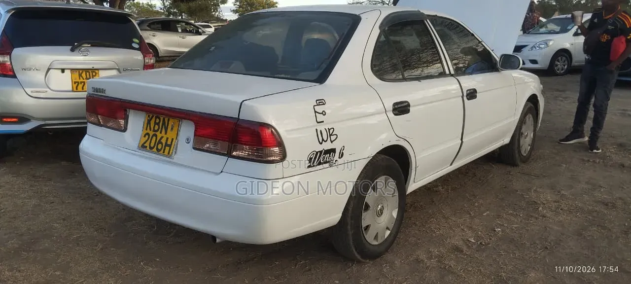 Nissan Sunny 2005 White