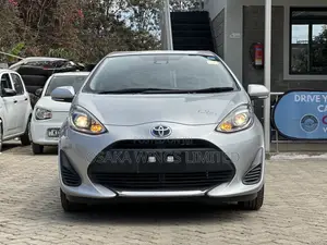 Toyota Aqua 2019 Silver