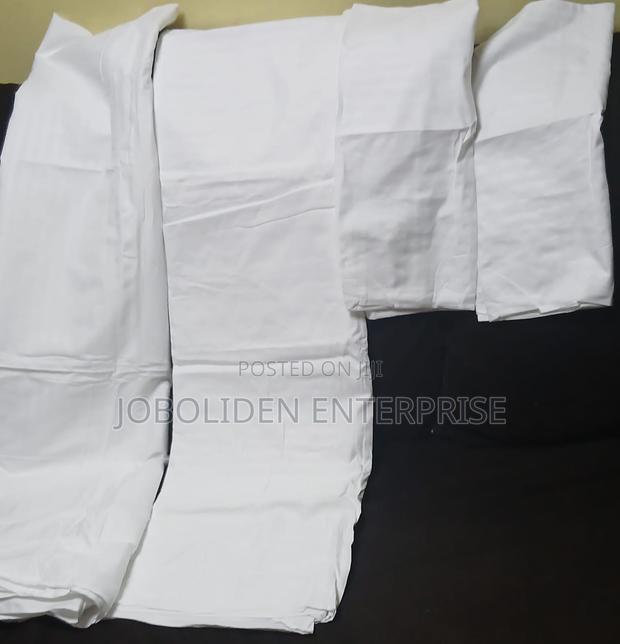 2 White Cotton Bedsheets 6*6 + 2 Pillowcases - thumbnail 3