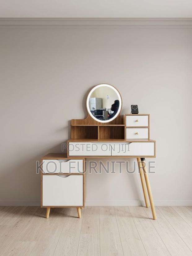 Dressers; Classic Elegant Dressing Vanity Table - thumbnail 2