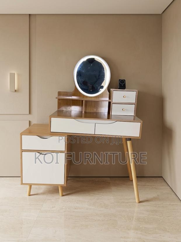 Dressers; Classic Elegant Dressing Vanity Table - thumbnail 3
