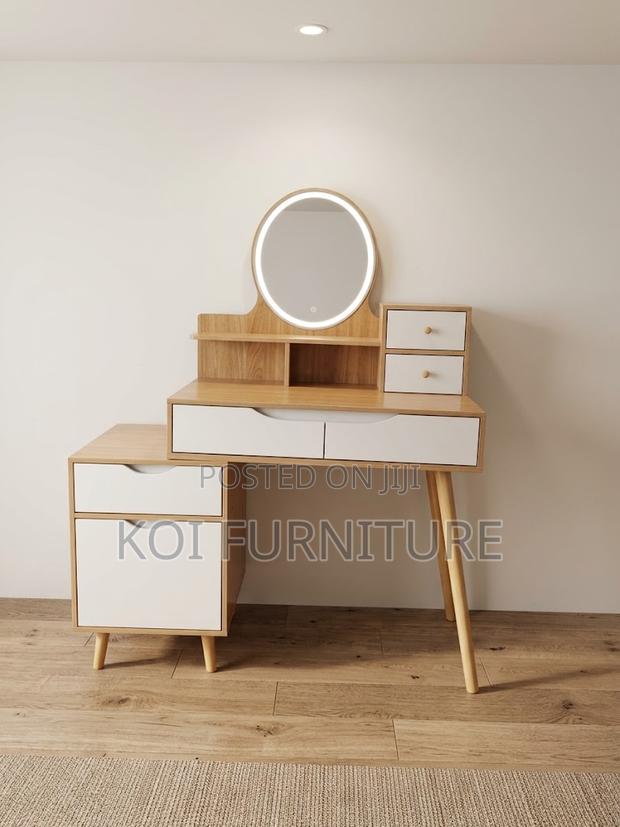 Dressers; Classic Elegant Dressing Vanity Table - thumbnail 6