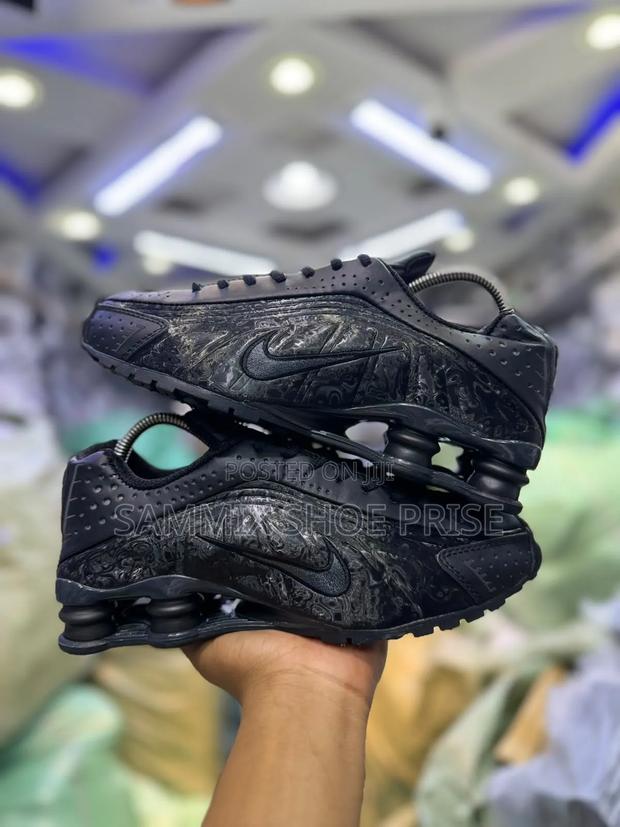 Nike Shox R4 ' Black Floral' - main view