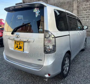 Toyota Voxy 2012 Silver