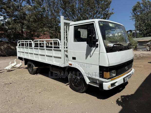 Tata Canter 2005 White - thumbnail 2