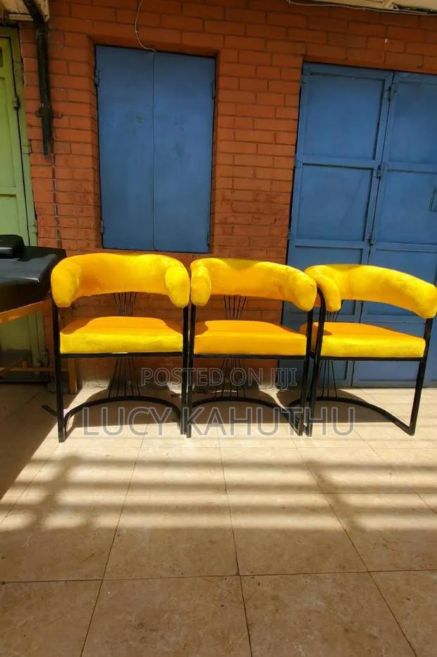 Stylish Chairs With Curved Back - thumbnail 2