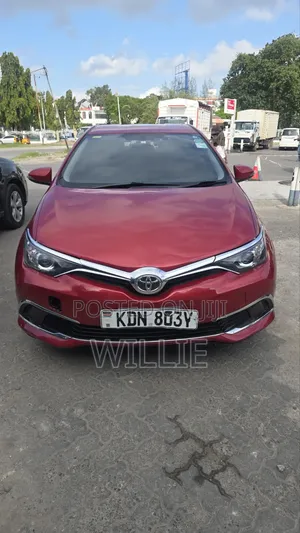 Toyota Auris 2016 Red