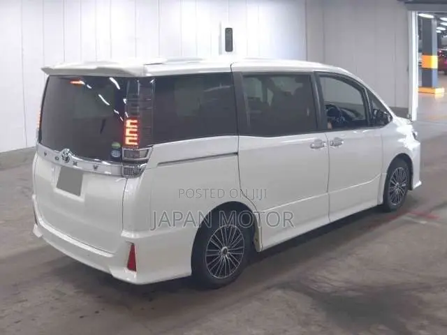 Toyota Voxy 2020 Pearl