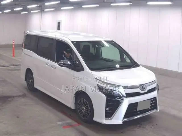 Toyota Voxy 2020 Pearl