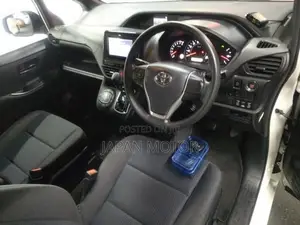 Toyota Voxy 2020 Pearl