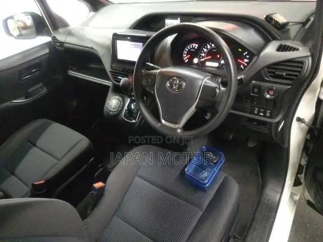 Toyota Voxy 2020 Pearl
