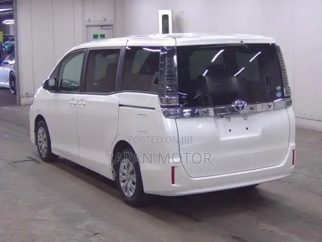 Toyota Voxy 2020 Pearl
