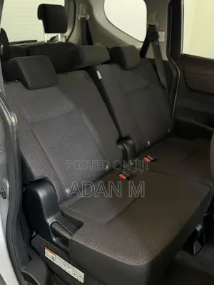 Toyota Sienta 2021 Silver