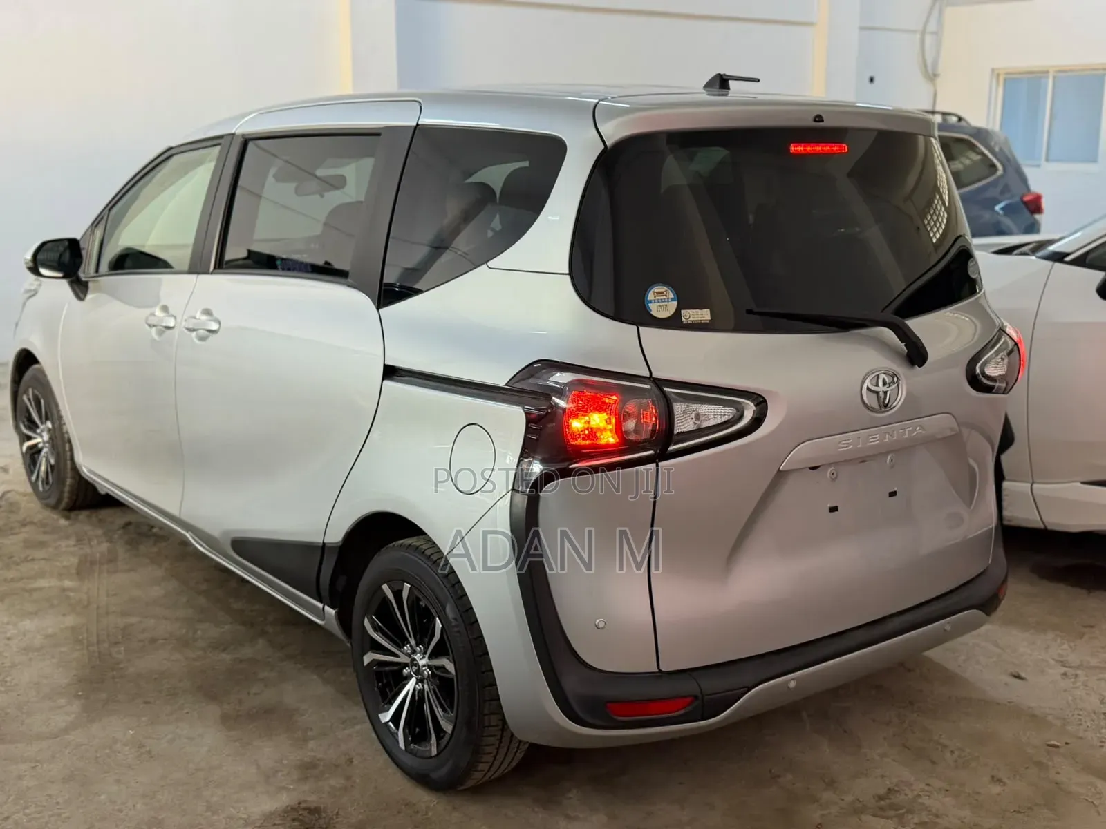 Toyota Sienta 2021 Silver