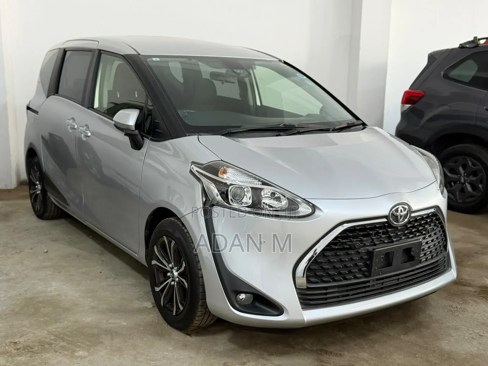 Toyota Sienta 2021 Silver