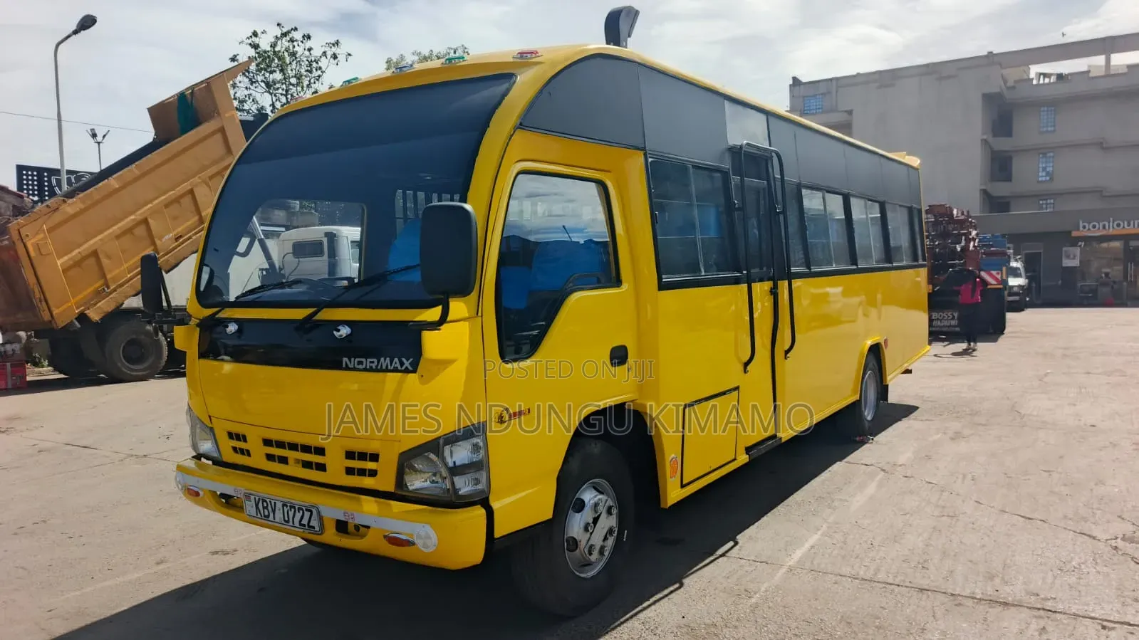 Isuzu NQR 2014 Yellow