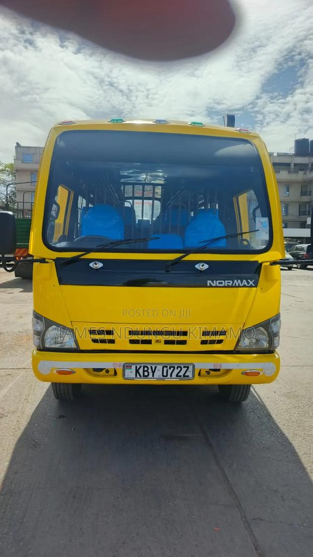 Isuzu NQR 2014 Yellow