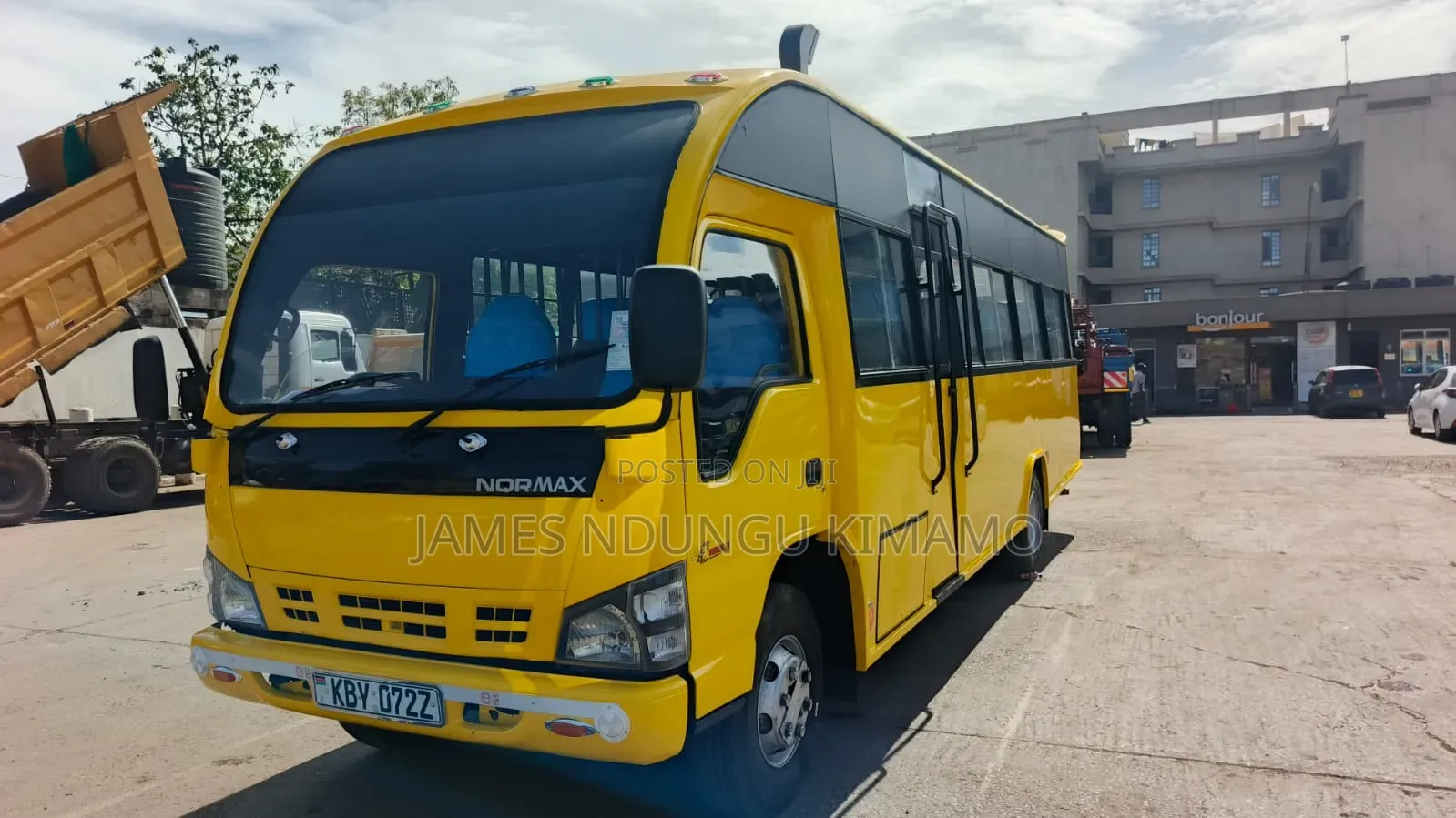 Isuzu NQR 2014 Yellow