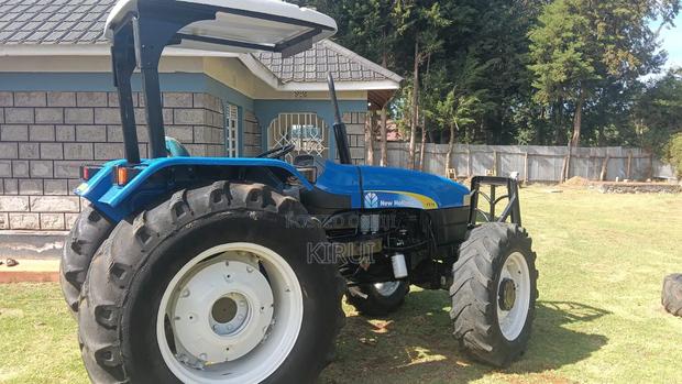 New Holland Tractor - thumbnail 3