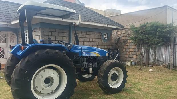 New Holland Tractor - thumbnail 5
