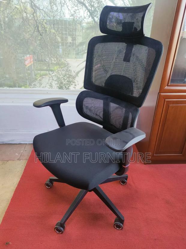 Black Ergonomic Mesh Executive Office Chair With Adjustable Headrest - thumbnail 5